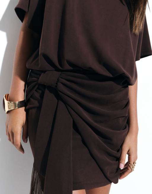 ASOS DESIGN robe courte en modal à manches courtes avec détail de lien à franges couleur chocolat, 3 de 4