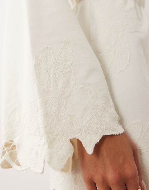 ASOS DESIGN - Robe courte en molleton avec détails ajourés et broderies de qualité supérieure - Crème, 4 de 4