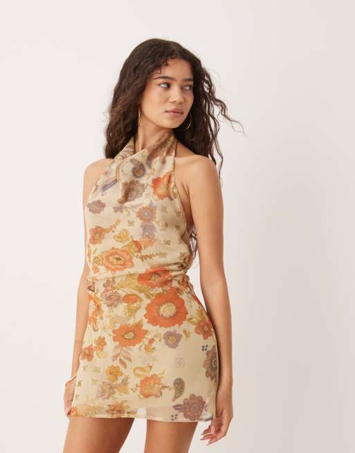 ASOS DESIGN - Robe courte en mousseline à fleurs style motif cachemire avec dos nu et attache derrière la nuque