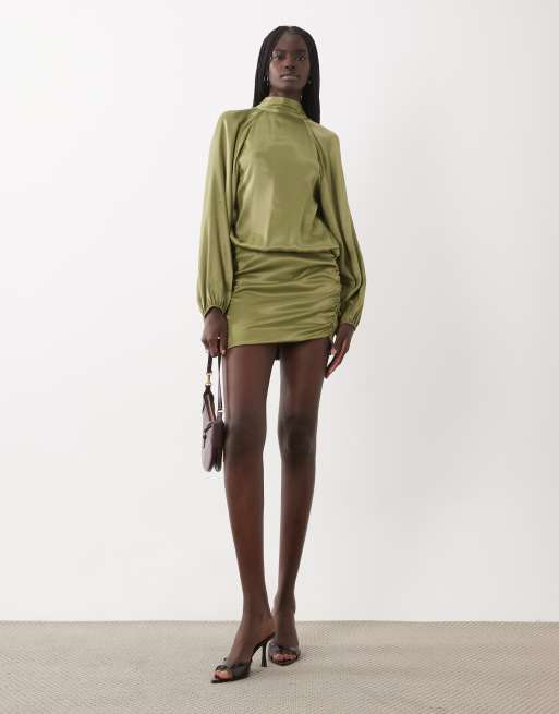 ASOS DESIGN robe courte en satin à détail foulard couleur olive, 2 de 4