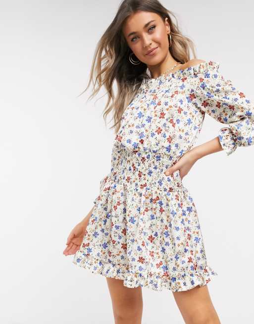 ASOS DESIGN - Robe courte en satin froncé avec basques à imprimé floral