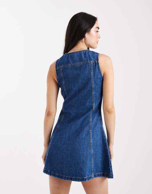 ASOS DESIGN - Robe courte et sans manches coupe ajustée puis évasée en denim - Bleu moyen, 3 de 4