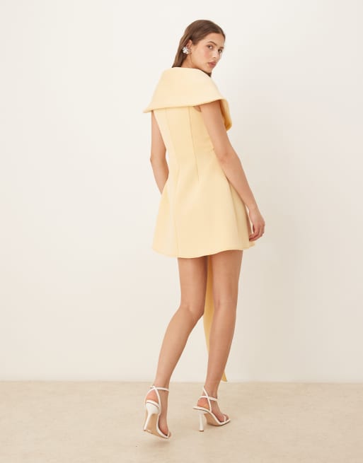 ASOS DESIGN - Robe courte évasée en imitation néoprène à épaules légèrement dénudées et devant travaillé - Jaune, 3 de 4