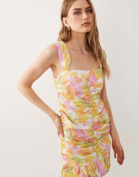 ASOS DESIGN - Robe courte froncée à fleurs avec couture centrale - view 1