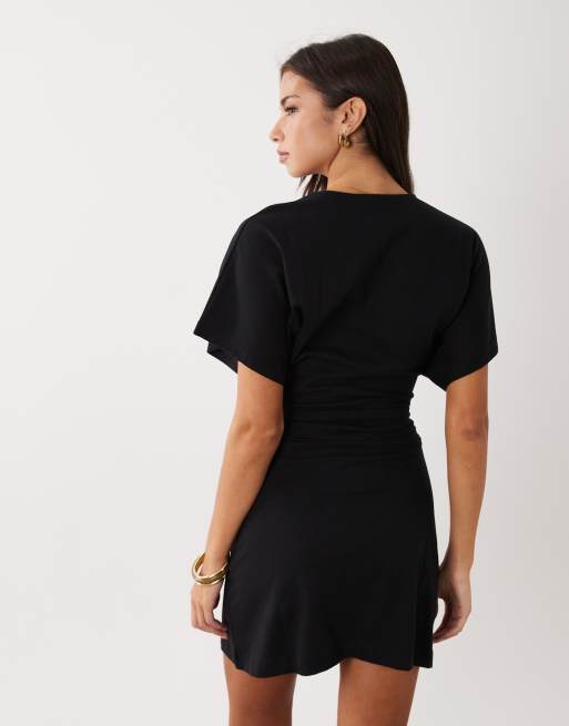 ASOS DESIGN robe courte froncée à la taille noire, 3 de 4