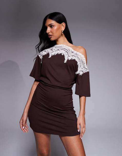 ASOS DESIGN - Robe courte froncée à manches courtes avec épaules tombantes et bords en dentelle - Marron - view 1