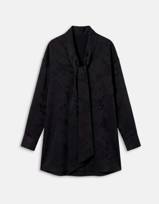 ASOS DESIGN robe courte jacquard avec lien à nouer au cou en noir, 5 de 8