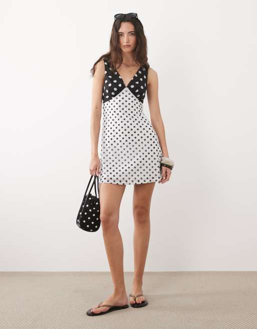 ASOS DESIGN - Robe courte nouée dans le dos à pois avec col V et buste contrastant - Noir et blanc, 2 de 4