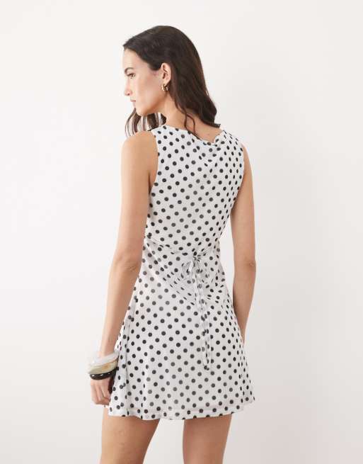 ASOS DESIGN - Robe courte nouée dans le dos à pois avec col V et buste contrastant - Noir et blanc, 4 de 4