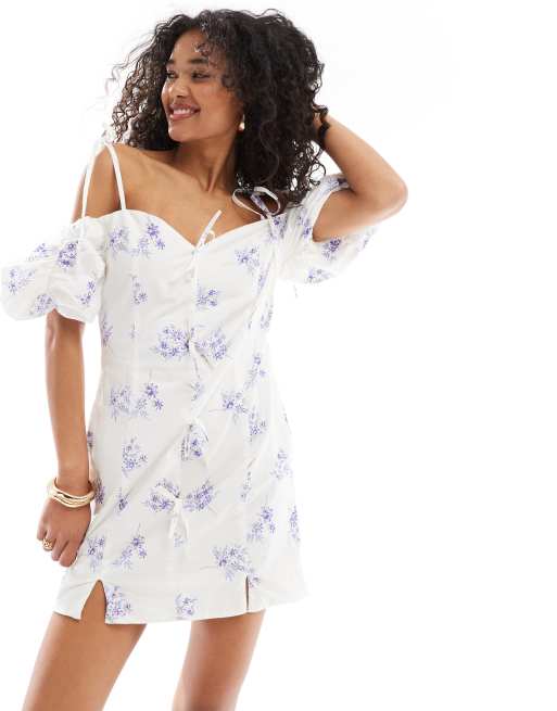 FhyzicsShops DESIGN - Robe courte nouée devant à manches bouffantes - Imprimé fleurs bleues