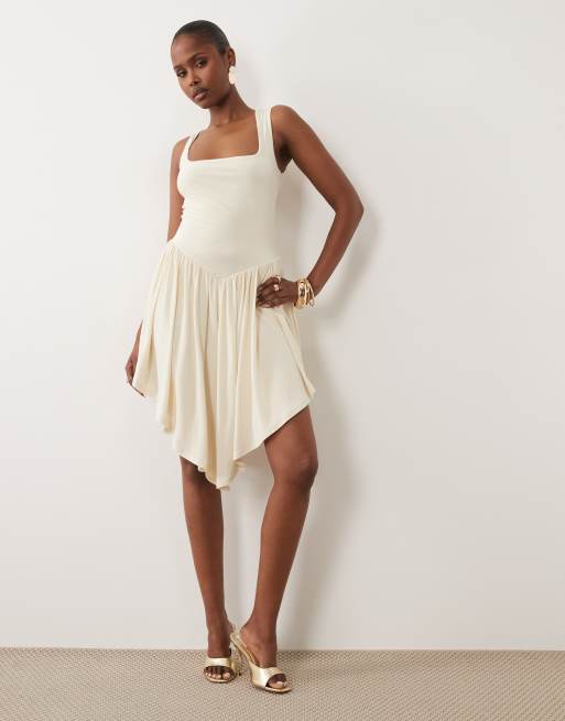 ASOS DESIGN - Robe courte près du corps à taille basse et encolure carrée avec ourlet mouchoir - Naturel, 2 de 4