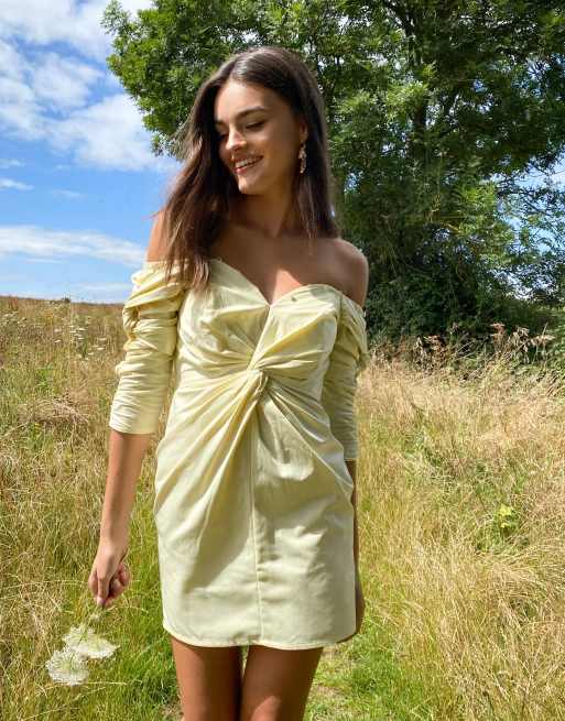 ASOS DESIGN - Robe courte structurée à épaules dénudées avec effet torsadé et boutons