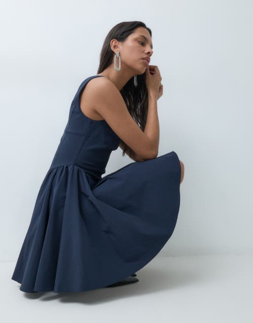 ASOS DESIGN robe courte structurée évasée en bengaline à col rond dégagé bleu marine, 3 de 5