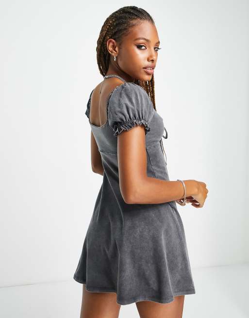 ASOS DESIGN Robe courte style Bardot avec lien a nouer Anthracite delave a l acide ASOS