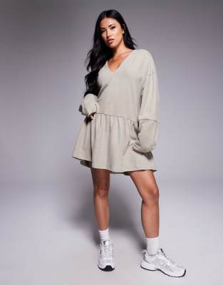 Robe courte ultra douce à col en V et taille basse - Taupe-Neutre 44