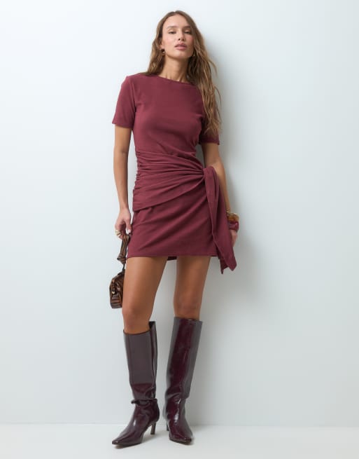 ASOS DESIGN robe courte ultra douce à nouer sur le côté en bordeaux, 3 de 4