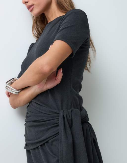 ASOS DESIGN robe courte ultra douce à nouer sur le côté en noir, 4 de 4