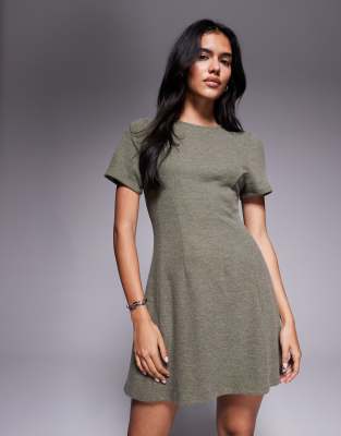 ASOS DESIGN - Robe courte ultra-douce à surpiqûres - Kaki-Vert