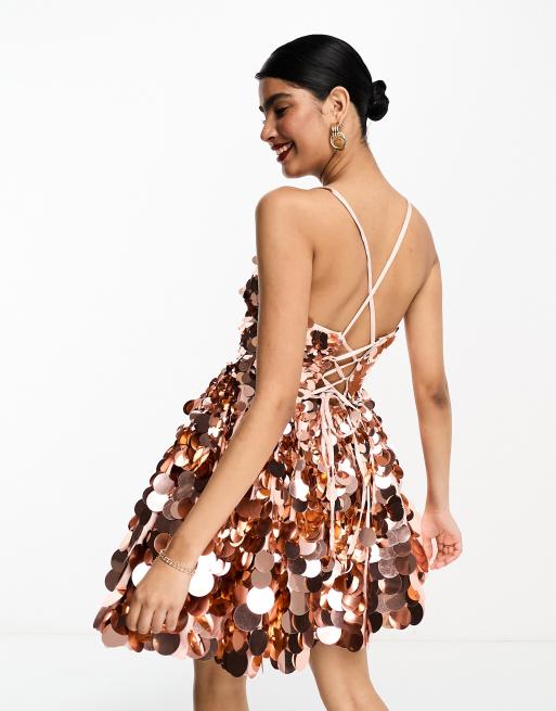 ASOS DESIGN Robe de bal de promo courte et ornementee a detail corset et sequins circulaires oversize Rose