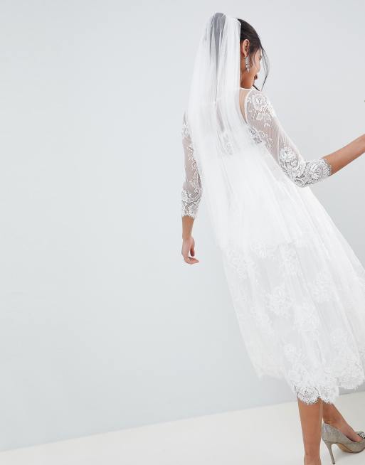 ASOS DESIGN Robe de mariage et de bal de promo mi longue en dentelle manches longues Blanc