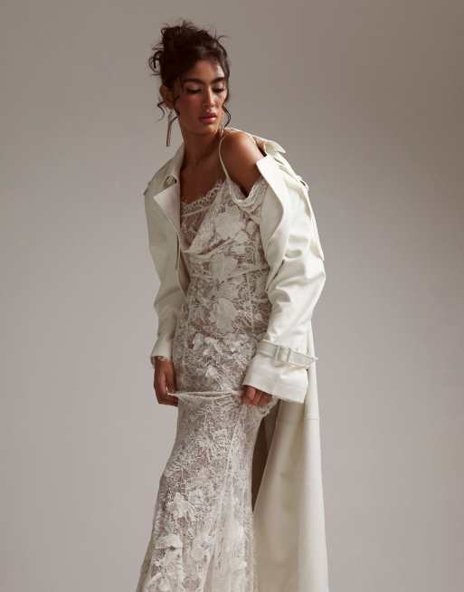 ASOS DESIGN Robe de mariee longue en dentelle avec ourlet plongeant et et appliques fantaisie Ivoire