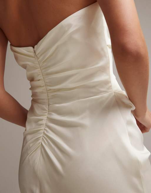 ASOS DESIGN - Robe de mariée satinée avec traîne et encolure bandeau - Ivoire, 2 de 6