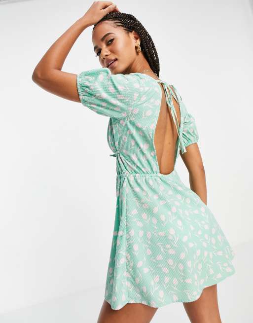ASOS DESIGN Robe de plage en crepon de coton nouee sur le devant a volants et imprime floral bicolore