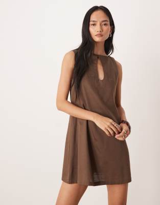 Robe d'été courte à encolure bateau et fente goutte d'eau - Marron cendré-Brown 38