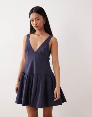 Robe d'été courte ajustée et évasée à col en V - Bleu marine-Blanc 40