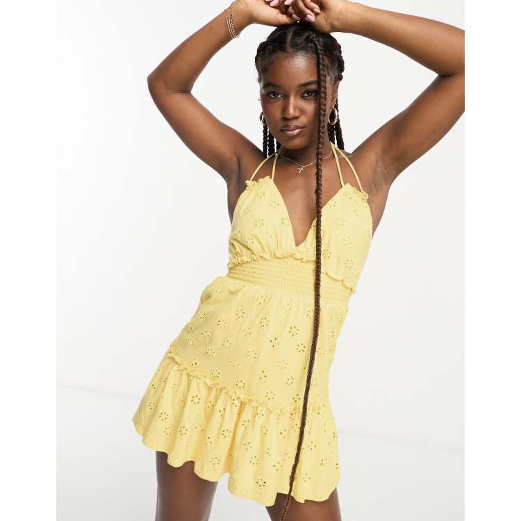 ASOS DESIGN Robe d ete courte en broderie anglaise avec bretelles fines et taille froncee Jaune citron ASOS