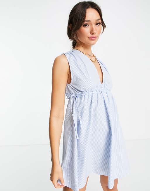 ASOS DESIGN - Robe d'été courte en coton rayé avec taille froncée et décolleté plongeant 