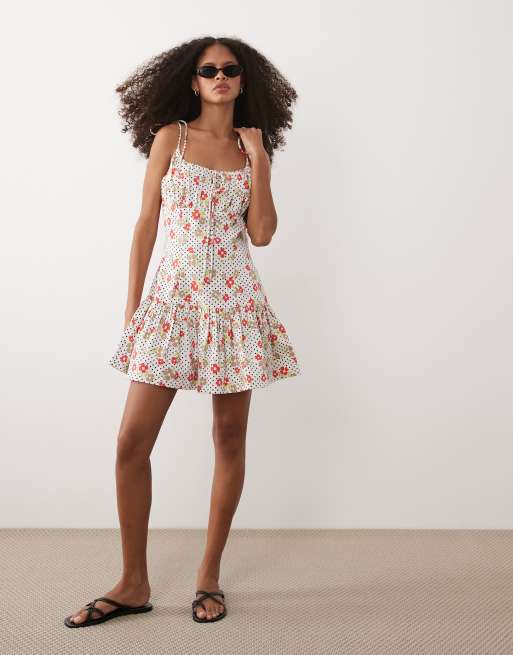 ASOS DESIGN - Robe d'été courte taille basse en coton satiné avec liens sur le buste - Imprimé fleurs rouges à petits pois , 2 de 4