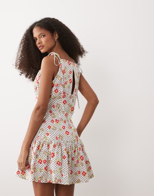ASOS DESIGN - Robe d'été courte taille basse en coton satiné avec liens sur le buste - Imprimé fleurs rouges à petits pois , 3 de 4