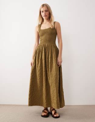 Robe d'été longue froissée à carreaux vichy ton sur ton avec encolure dégagée et taille froncée - Olive-Multicolore 36