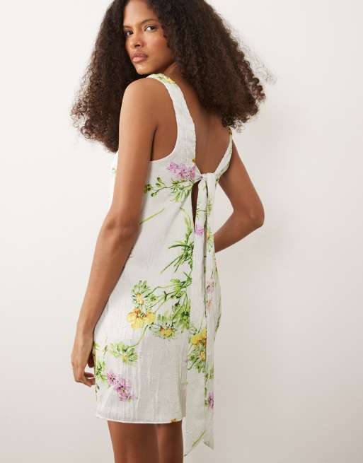 ASOS DESIGN - Robe droite courte avec nœud dans le dos et imprimé fleurs - Multicolore