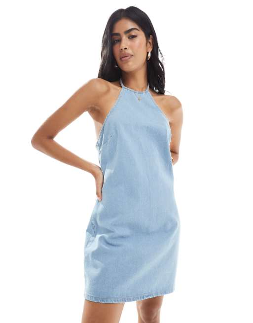 ASOS DESIGN - Robe droite et courte en denim avec liens noués autour du cou - Bleu clair, 4 de 4