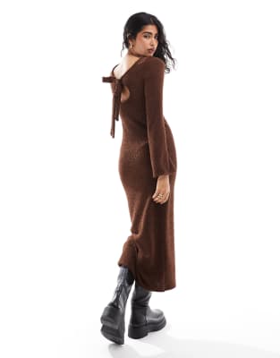 ASOS DESIGN - Robe duveteuse mi-longue et ultra douce avec manches ange et détail noué au dos - Chocolat - view 1