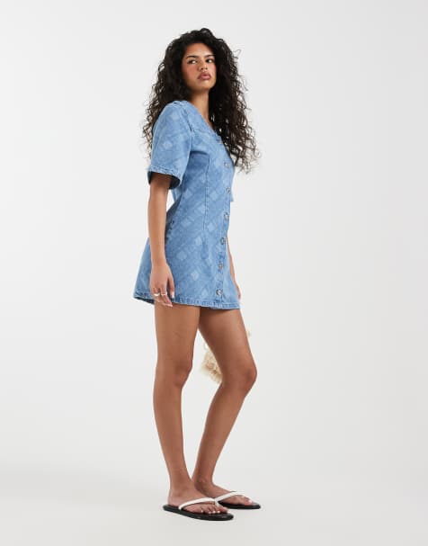 ASOS DESIGN - Robe en jean à manches courtes et col en V avec imprimé à carreaux au laser - view 1