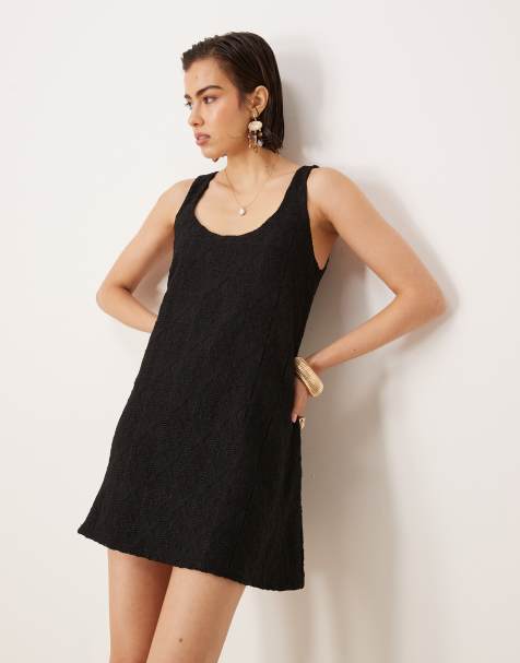 ASOS DESIGN - Robe fluide coupe courte évasée en maille au crochet avec encolure dégagée - Noir - view 1