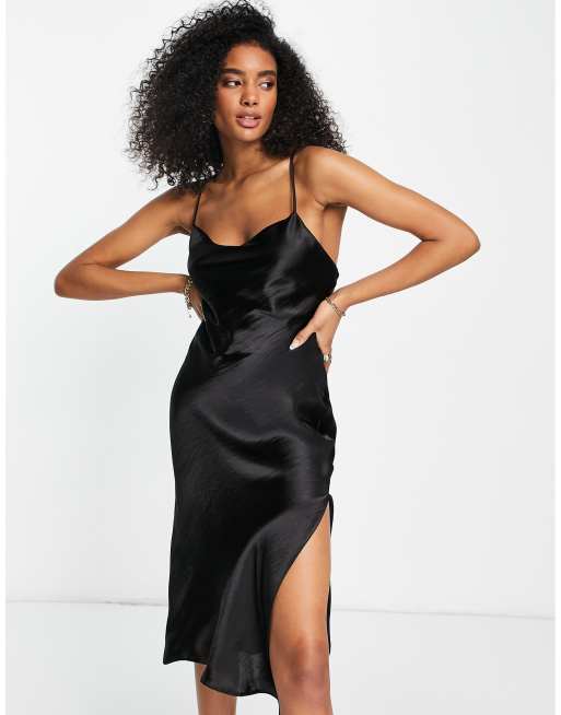 ASOS DESIGN Robe fourreau mi longue en satin brillant avec la age au dos Noir