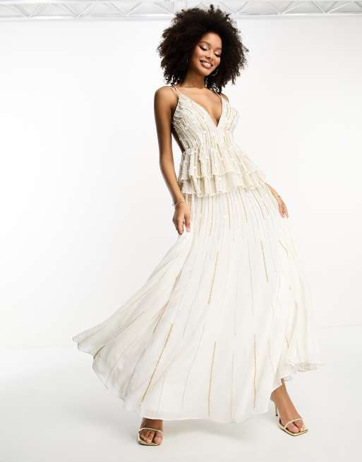 ASOS DESIGN - Robe longue à bretelles fines avec basques superposées et fleurs ornementées - Blanc