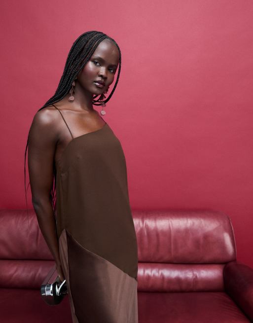 ASOS DESIGN - Robe longue à bretelles fines en mousseline et satin effet drapé - Chocolat, 2 de 4