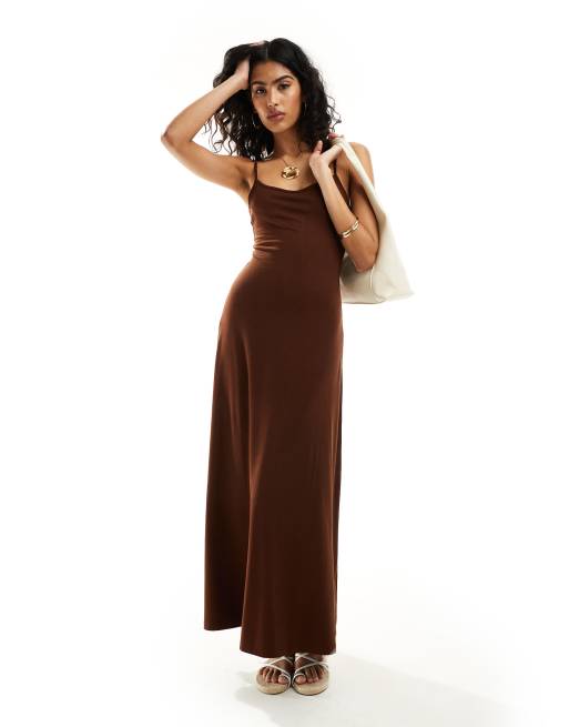 ASOS DESIGN - Robe longue à bretelles fines et dos échancré - Chocolat