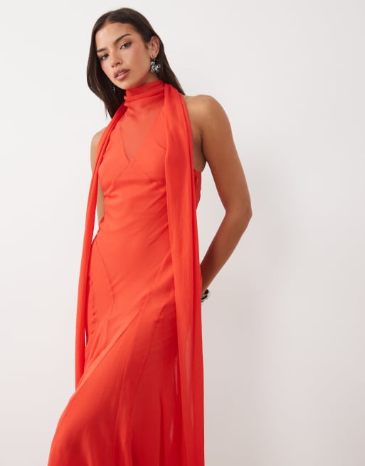 ASOS DESIGN robe longue à col halter volumineuse avec écharpe rouge, 2 de 4