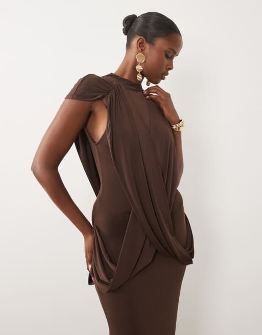 ASOS DESIGN robe longue à col montant avec corsage drapé en marron chocolat, 2 de 4