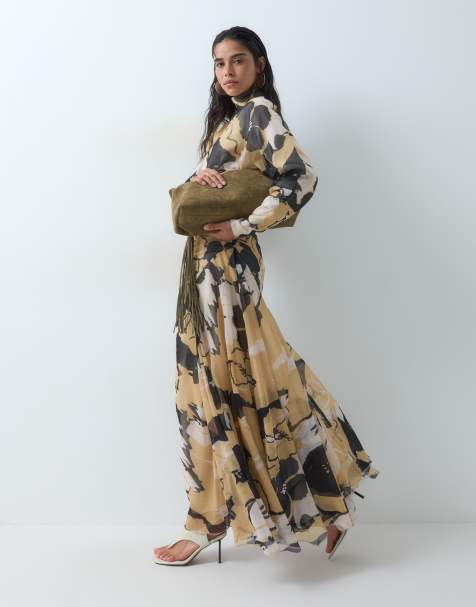 ASOS DESIGN robe longue à col montant avec taille asymétrique à fleurs marron - view 1