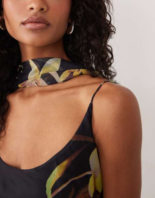 ASOS DESIGN - Robe longue à imprimé fleuri avec encolure dégagée et ourlet à godets - Marron, 4 de 4