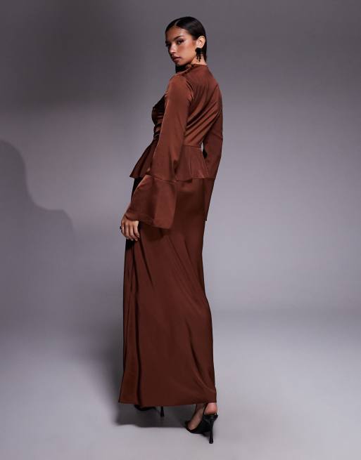ASOS DESIGN - Robe longue à manches évasées et ourlet à basque - Chocolat, 4 de 4