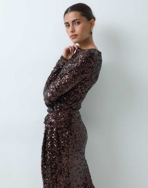 ASOS DESIGN robe longue à manches longues à sequins marron, 4 de 5