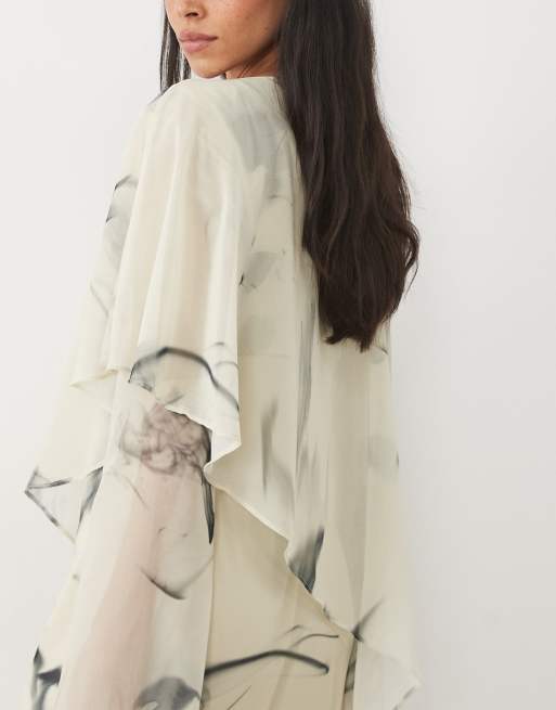 ASOS DESIGN robe longue à manches longues avec détail cape imprimé monochrome, 4 de 4